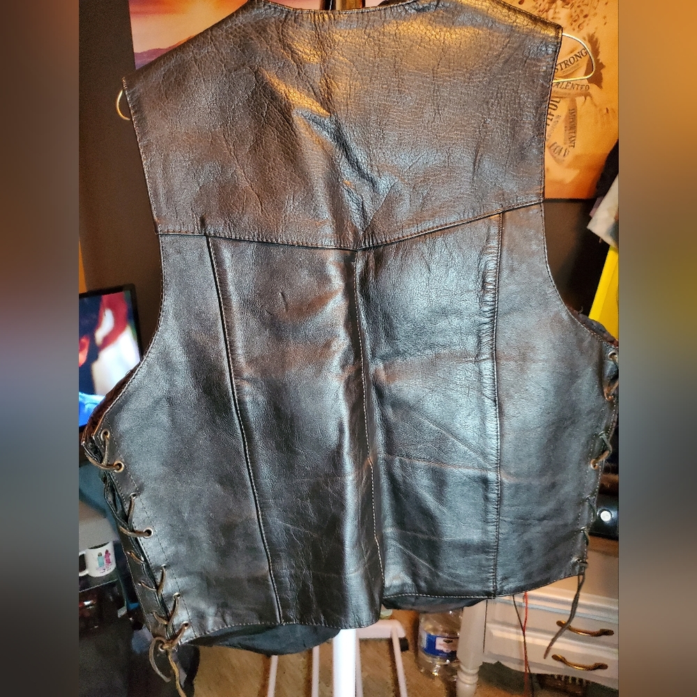 Womens Leather Riding Vest - Picture 2 of 3